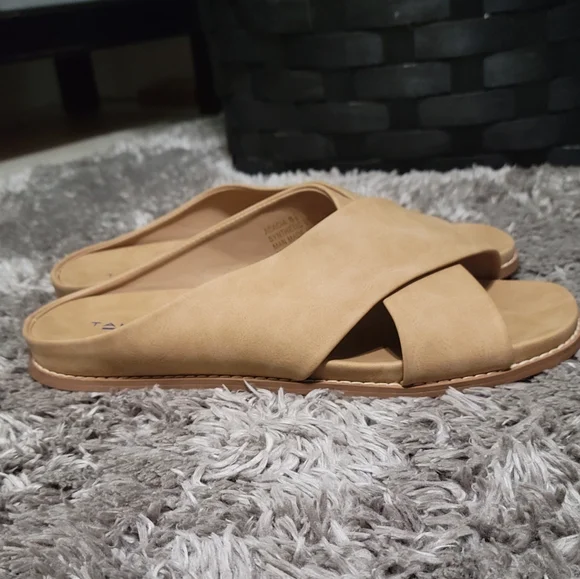 Tahari Acacia Cross Slide Sandal Women’s Comfort Flat - Picture 4 of 7